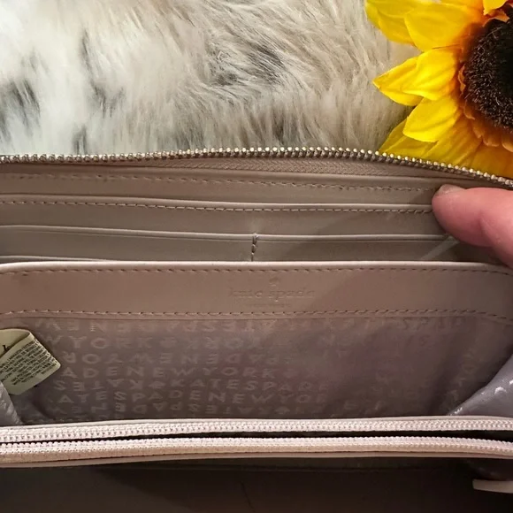 Kate Spade Beige w Black Trim Leather Wallet - Picture 3 of 8